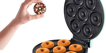 DASH Mini Donut Maker Machine for Kid-Friendly Breakfast, Snacks, Desserts & More with Non-stick Surface, Makes 7 Doughnuts – Aqua